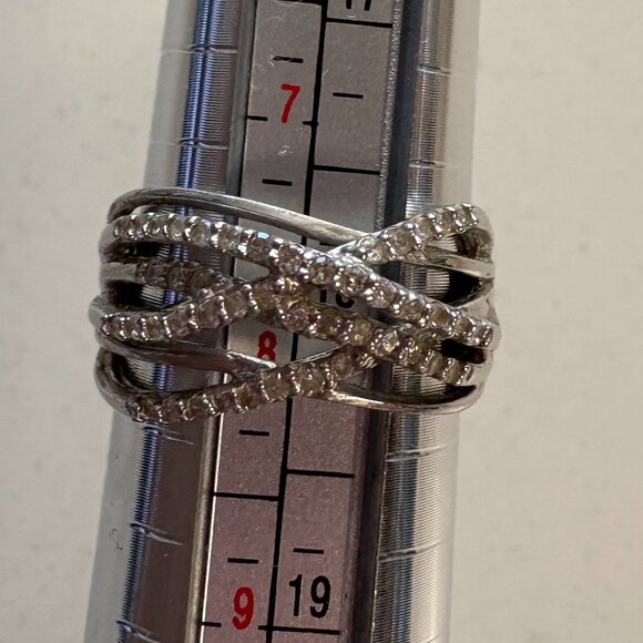 White gold ring 10K with diamonds. - Picture 2 of 3